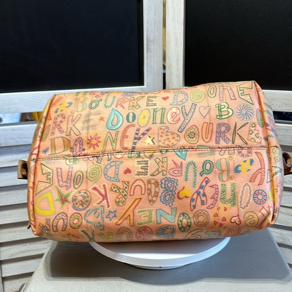Dooney & Bourke Graffiti Duffle Bag, Peach, 🍑, EUC, NCO, 15x7 - Picture 5 of 9